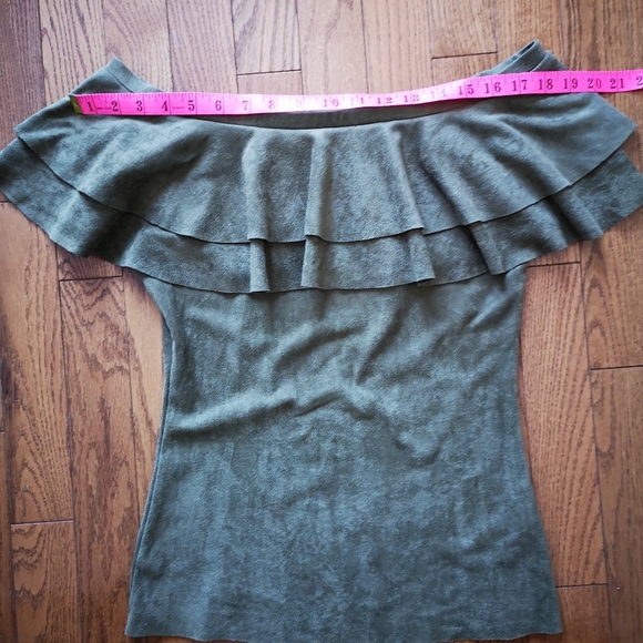 Green Off-the-shoulder Boho top - Picture 6 of 9